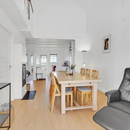 Stunning In With House Sea View شقة
